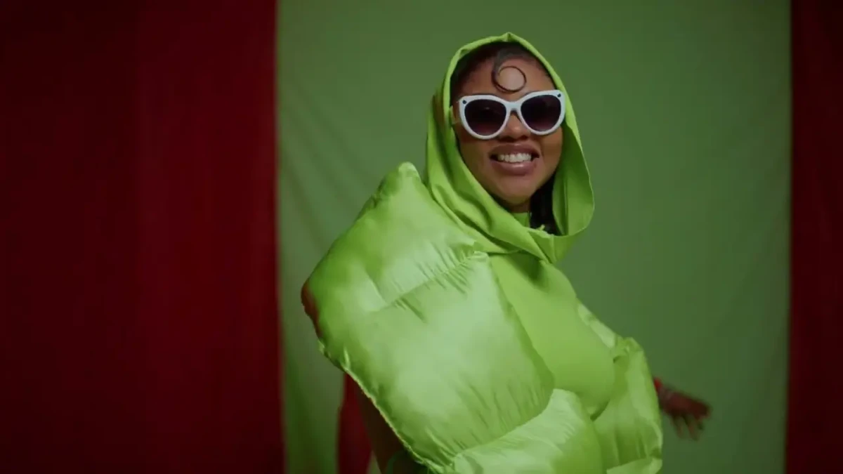 Cleo Ice Queen ft Yo Maps _ Caitlin DeVille – FIRE